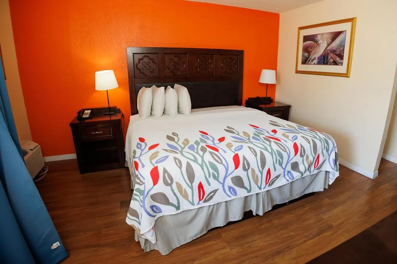 Garnet & Suites, Hotel