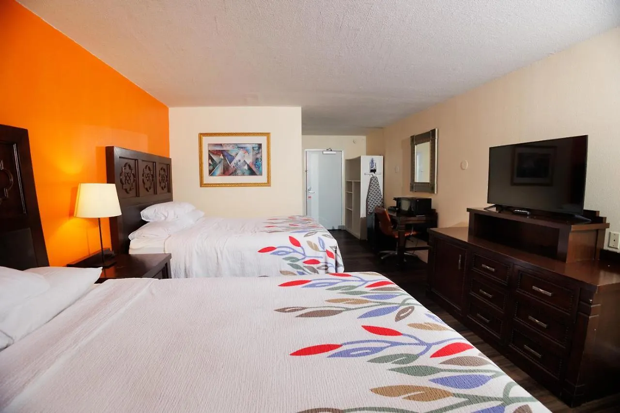 Hotel Garnet & Suites, 2*