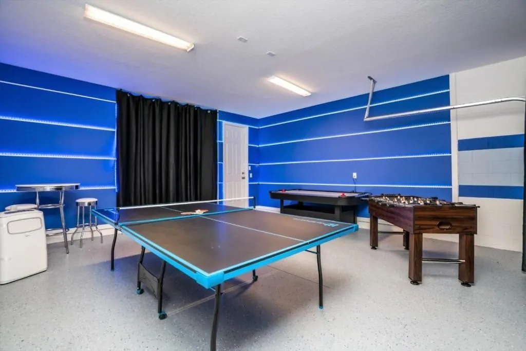 Darth's Manor 9 Bed 6 Bath Huge Solara Vila