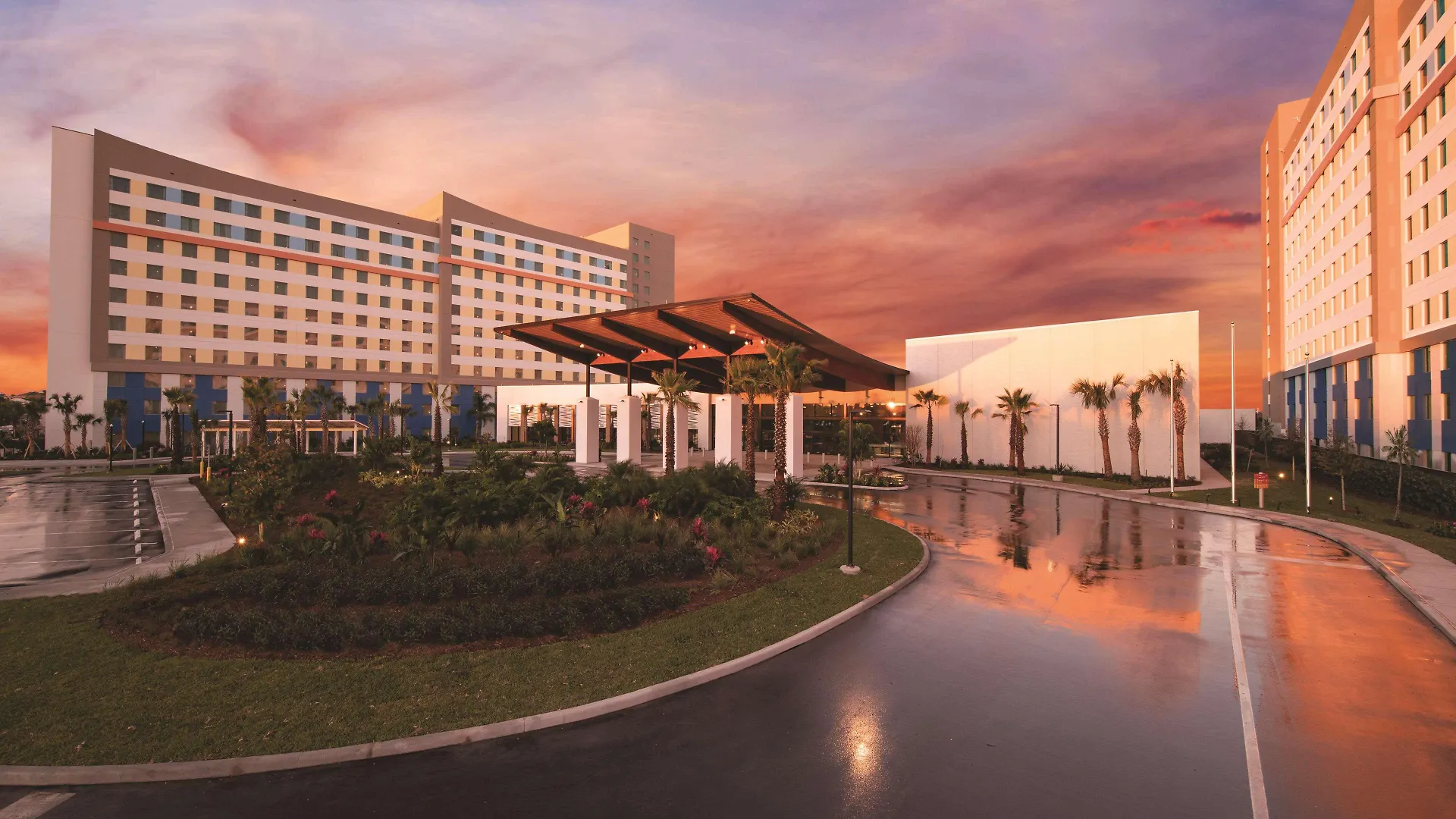 Universal's Endless Summer - Dockside And Orlando
