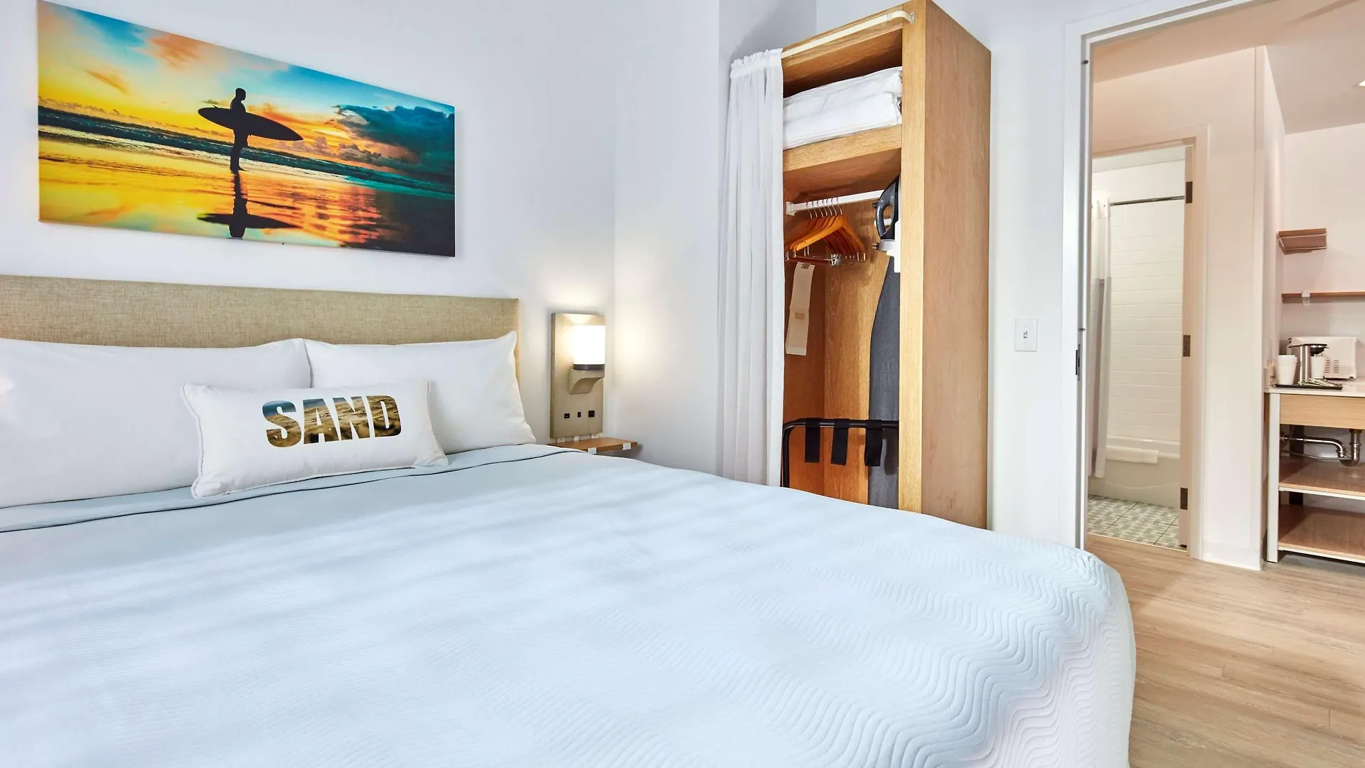 Universal's Endless Summer - Dockside And 3*