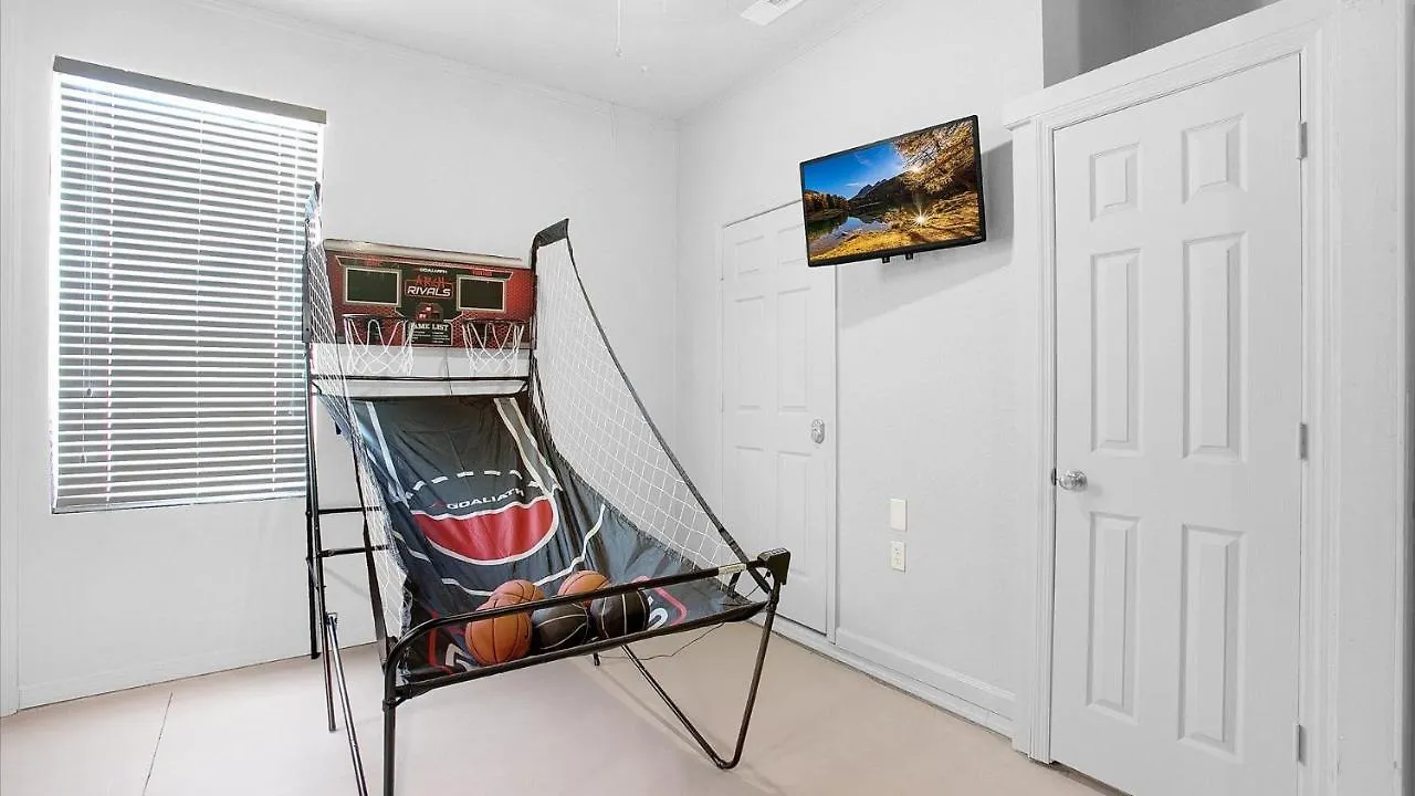 7705 Comrow Street 度假居 *