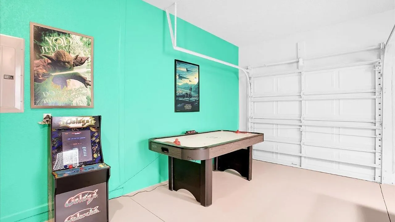 7705 Comrow Street 度假居 *