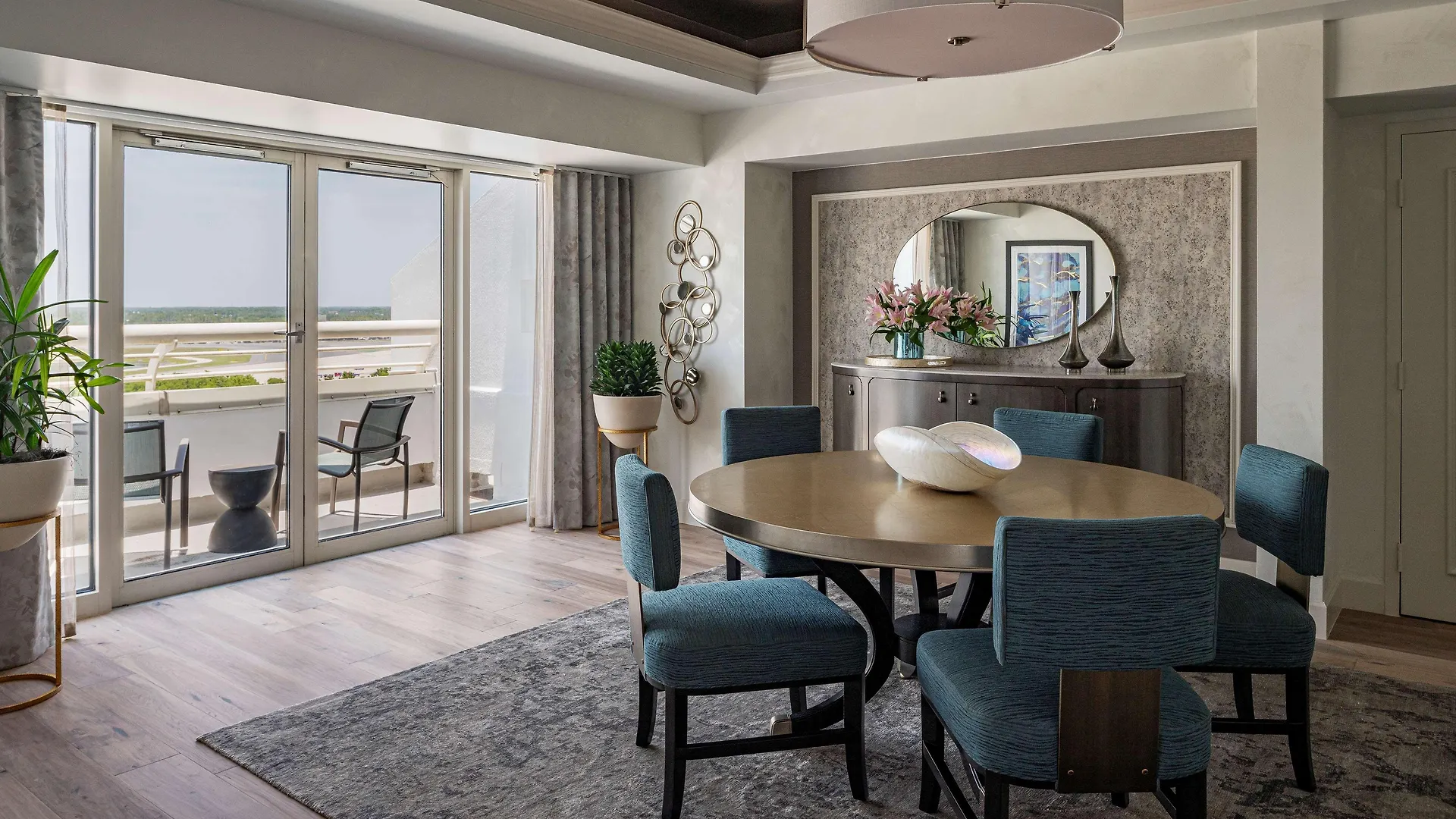 Hyatt Regency International Airport 4*