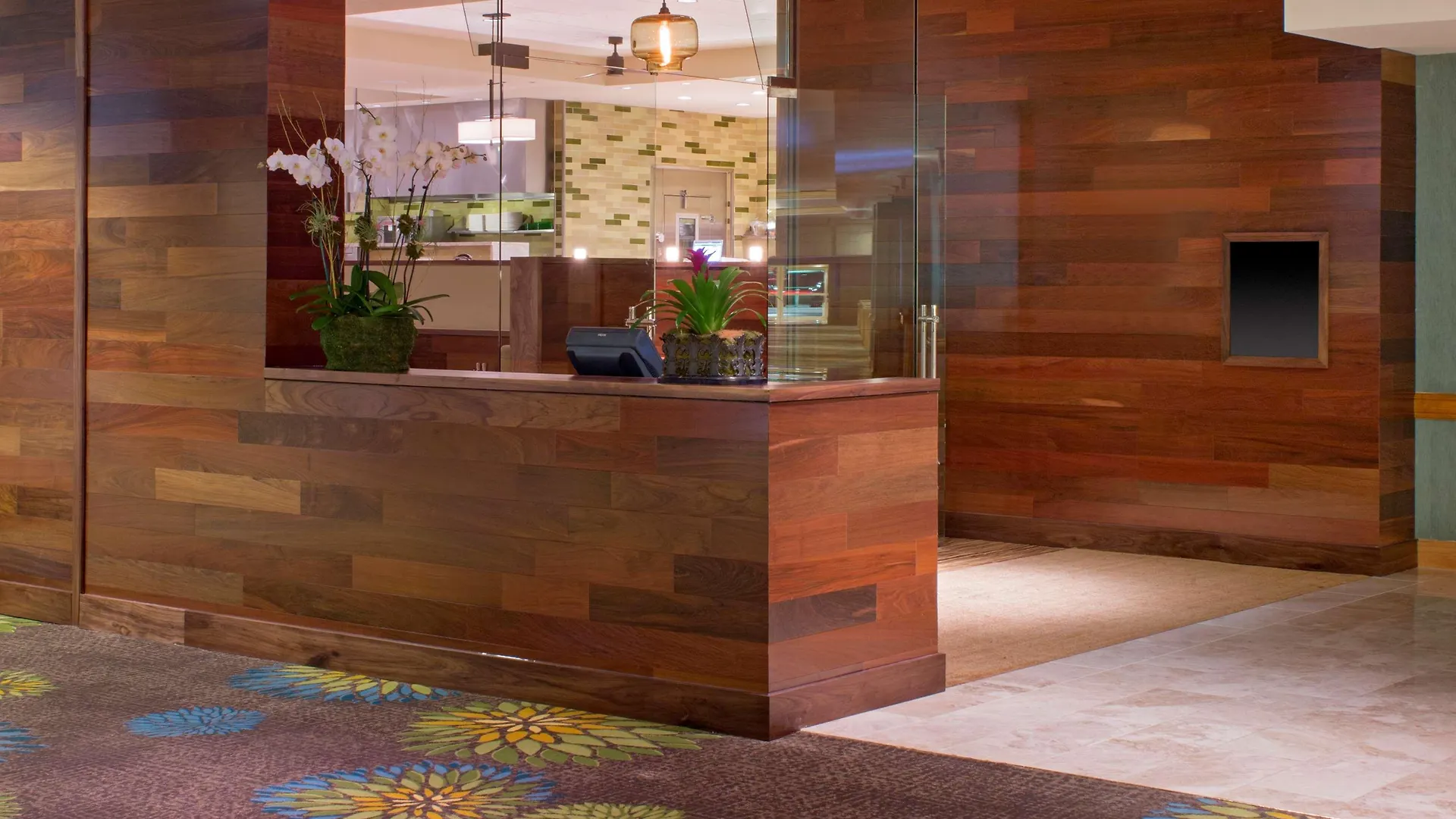 Hyatt Regency International Airport 4*