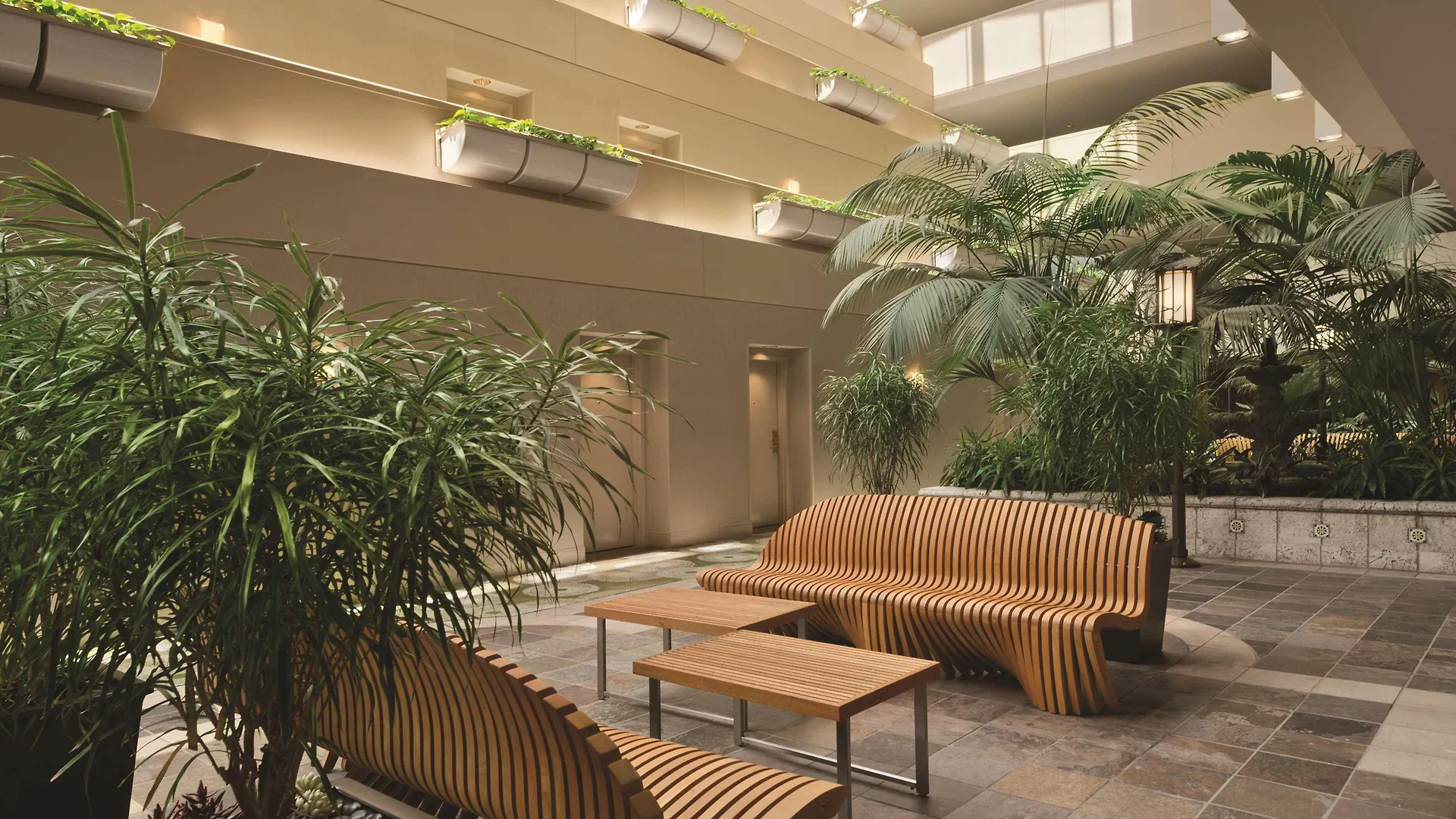 Hyatt Regency International Airport 4*