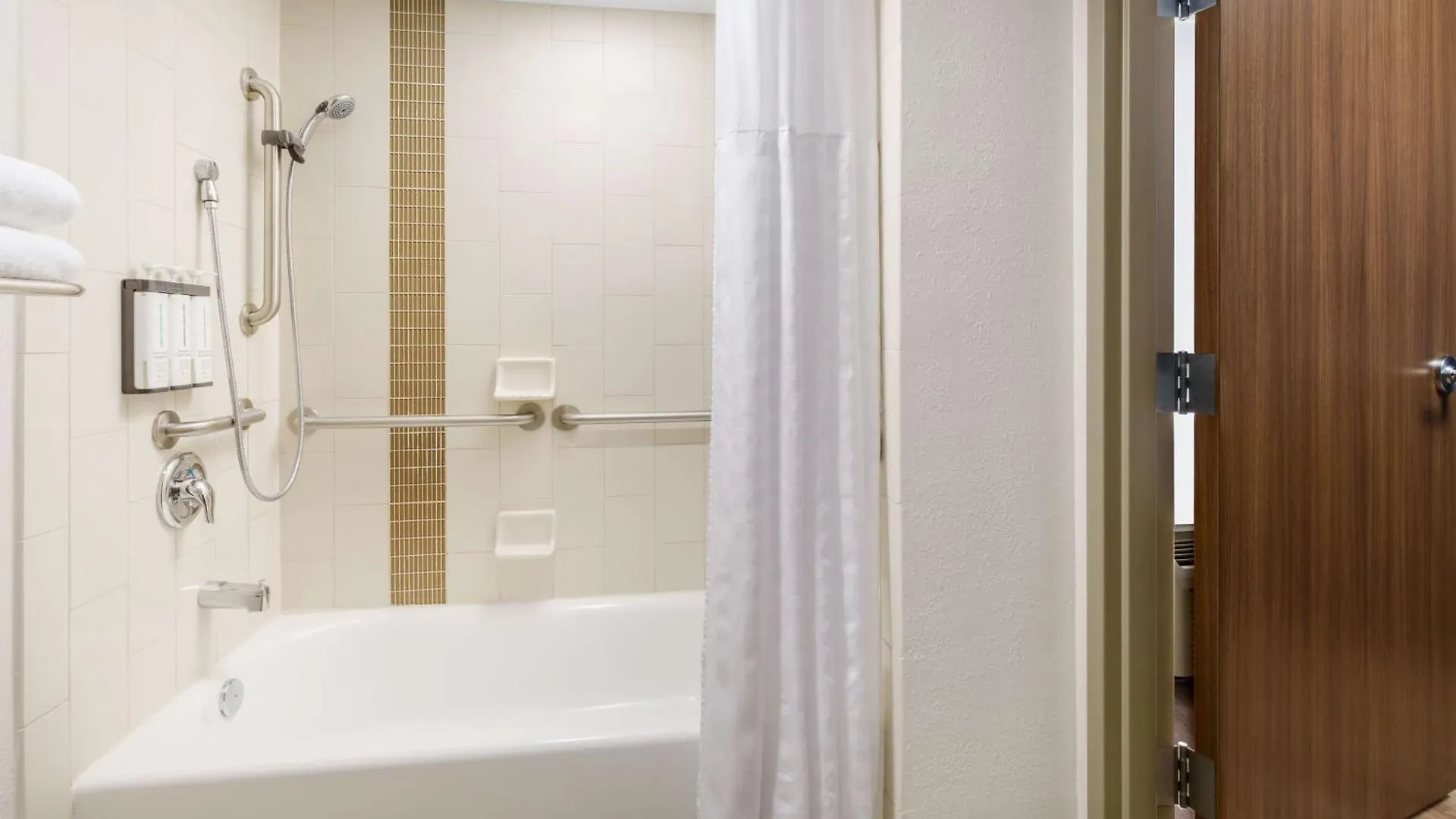 Hyatt Place Across From Universal 3*