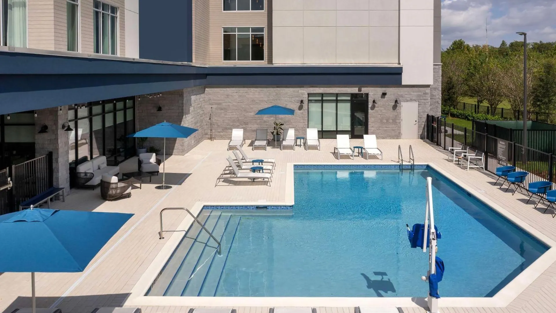 Hampton Orlando Southeast Nona 3*