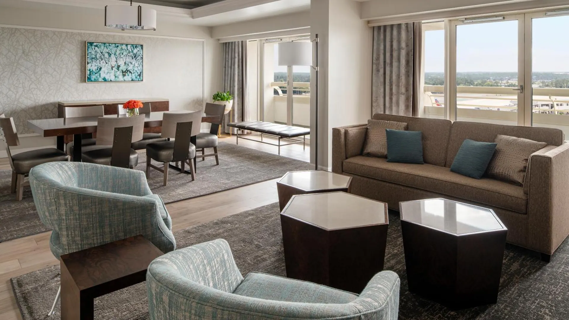 Hyatt Regency International Airport Hotell 4*