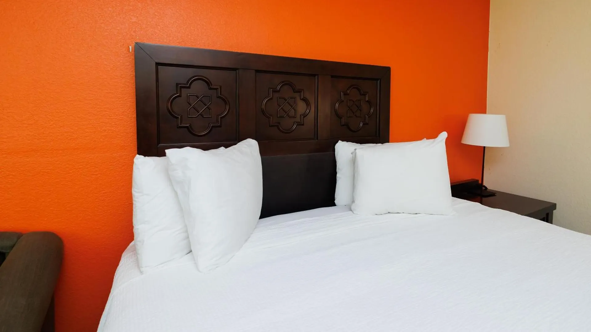 Hotel Garnet & Suites,