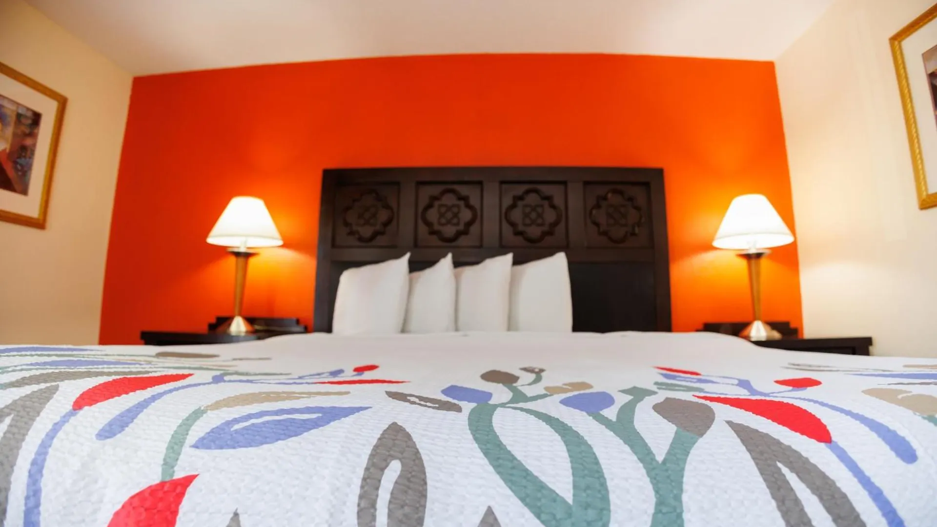 Garnet & Suites,
