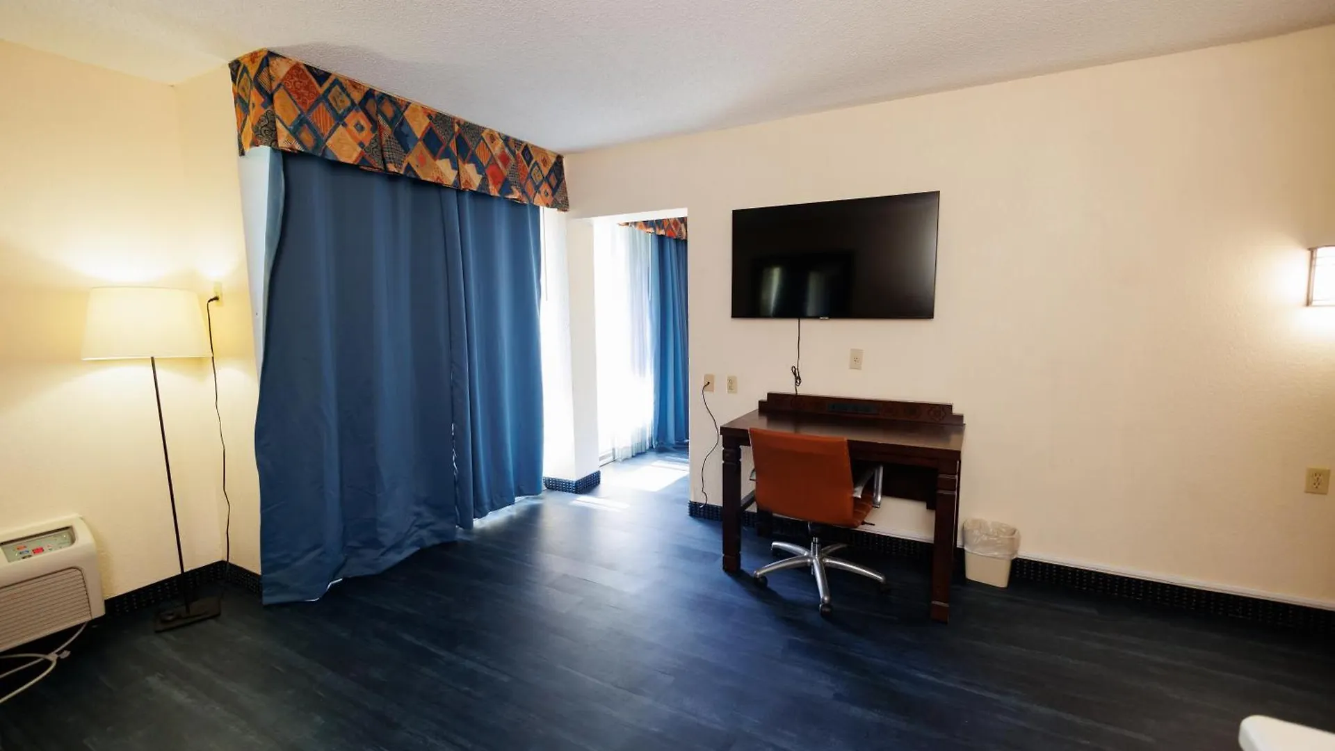 Garnet & Suites, 2*