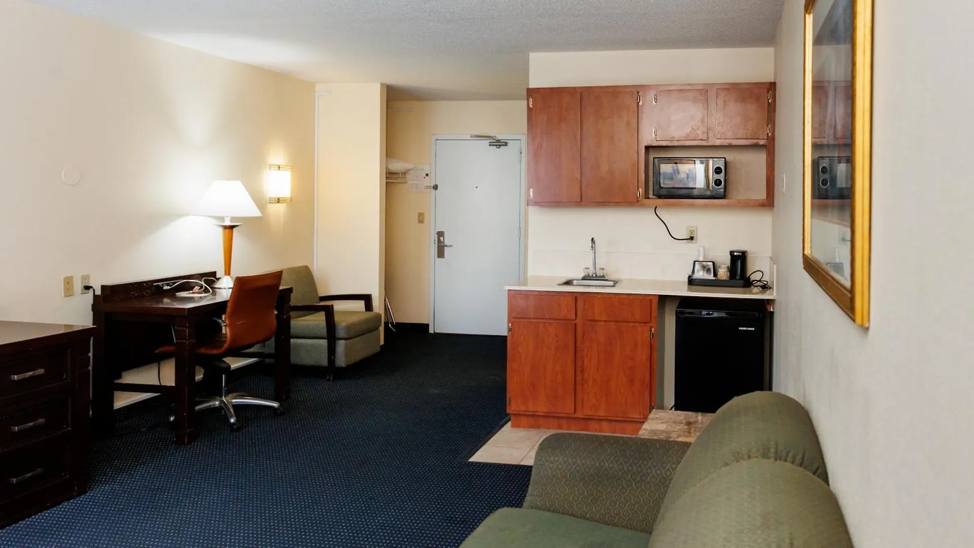 Garnet & Suites, 2*