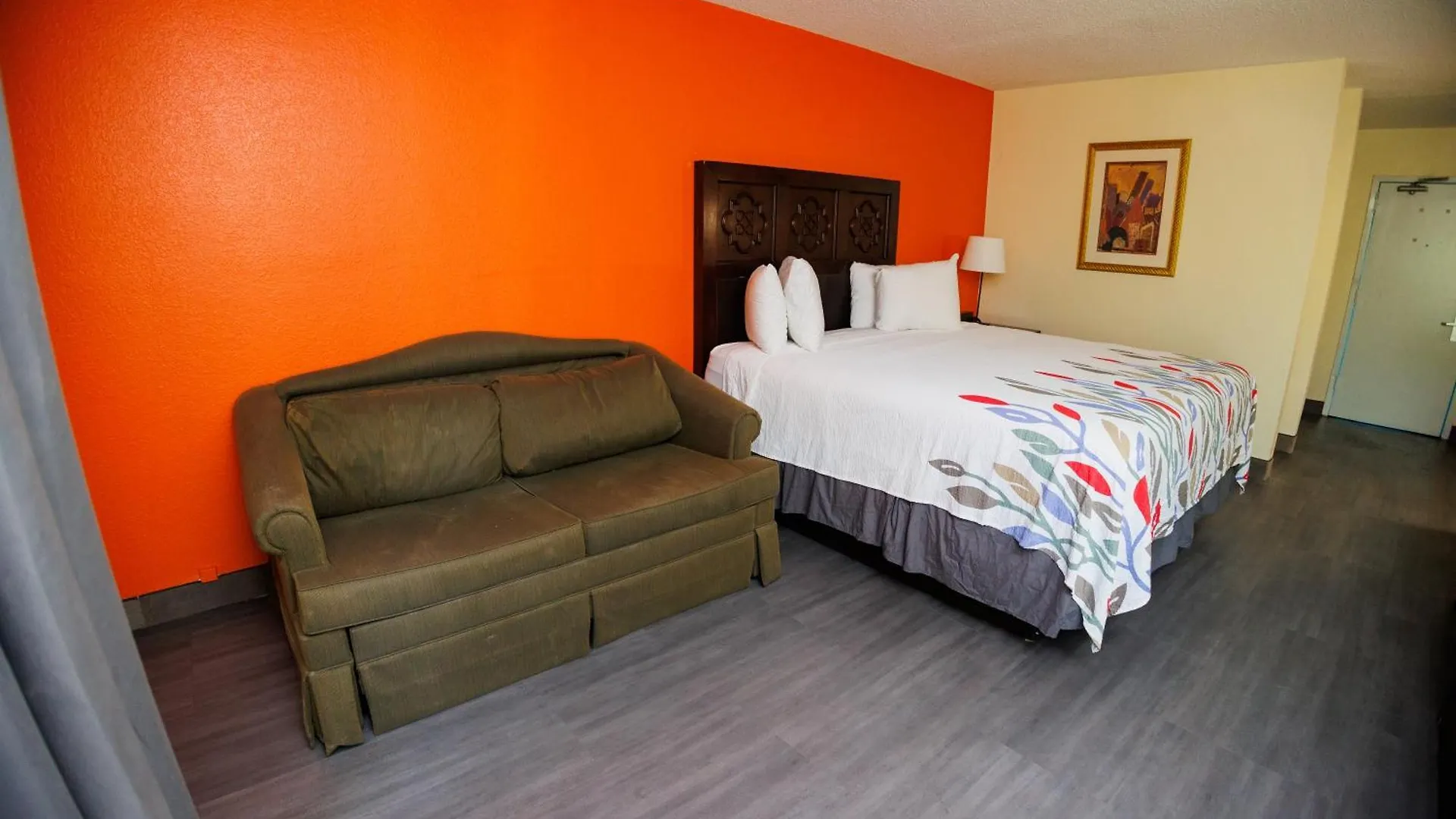 Garnet & Suites, 2*