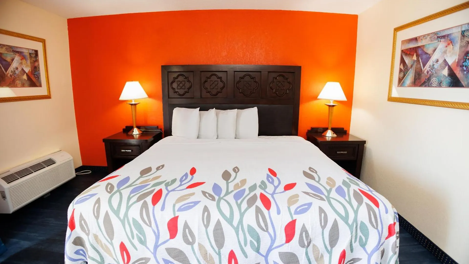 Garnet & Suites,