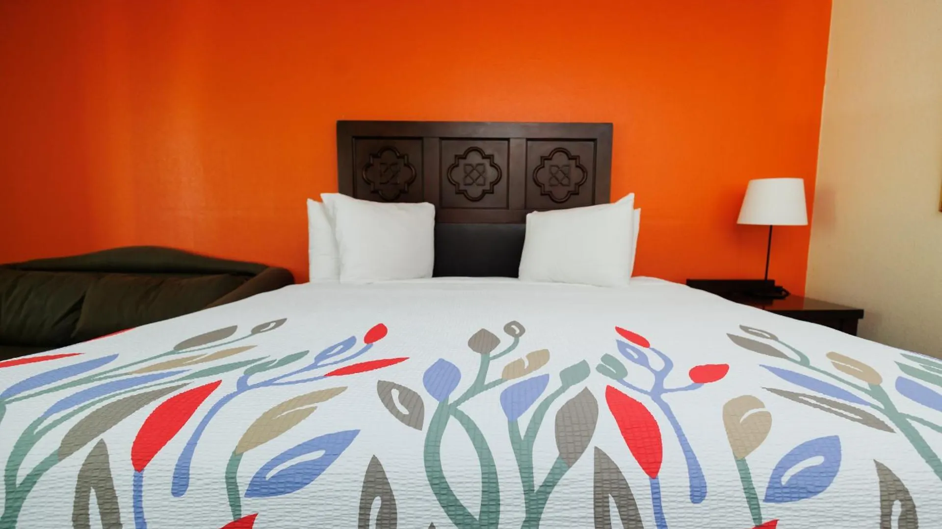 Garnet & Suites, Hotel