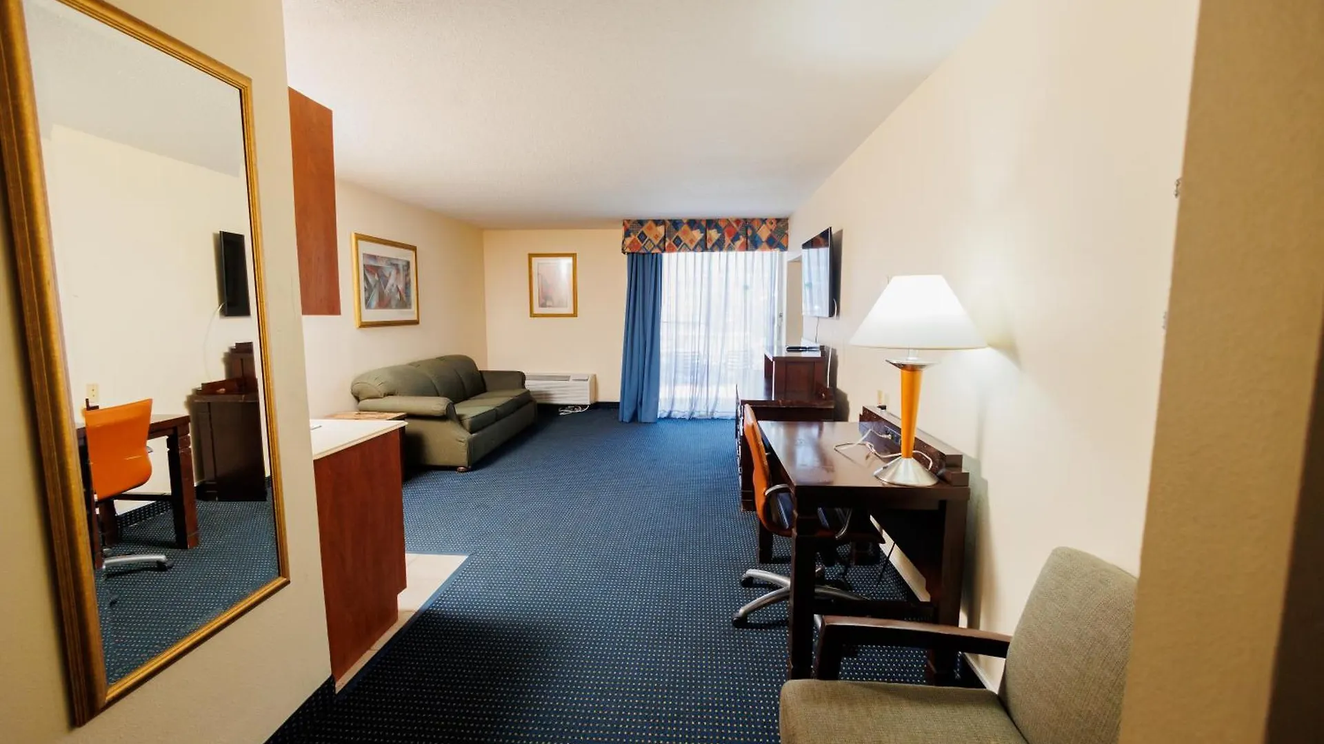 Garnet & Suites,