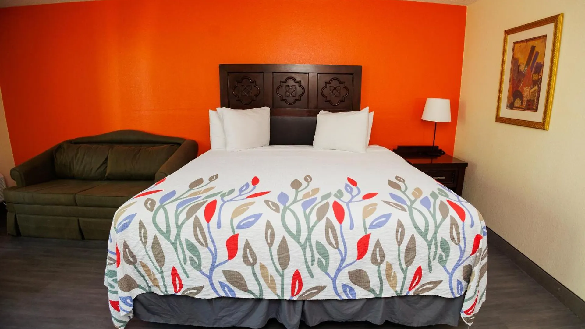 Garnet & Suites,