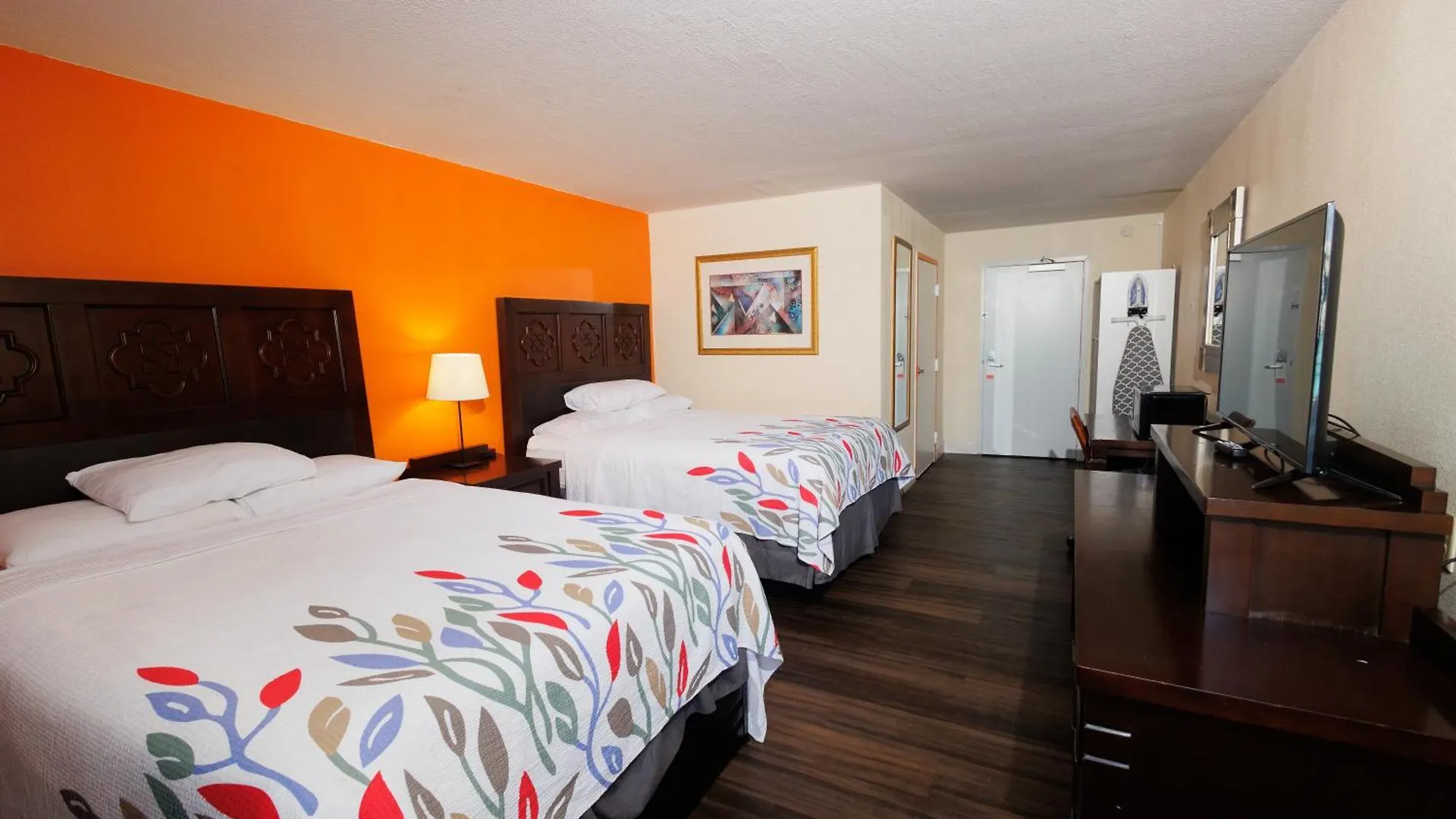 Hotel Garnet & Suites, 2*