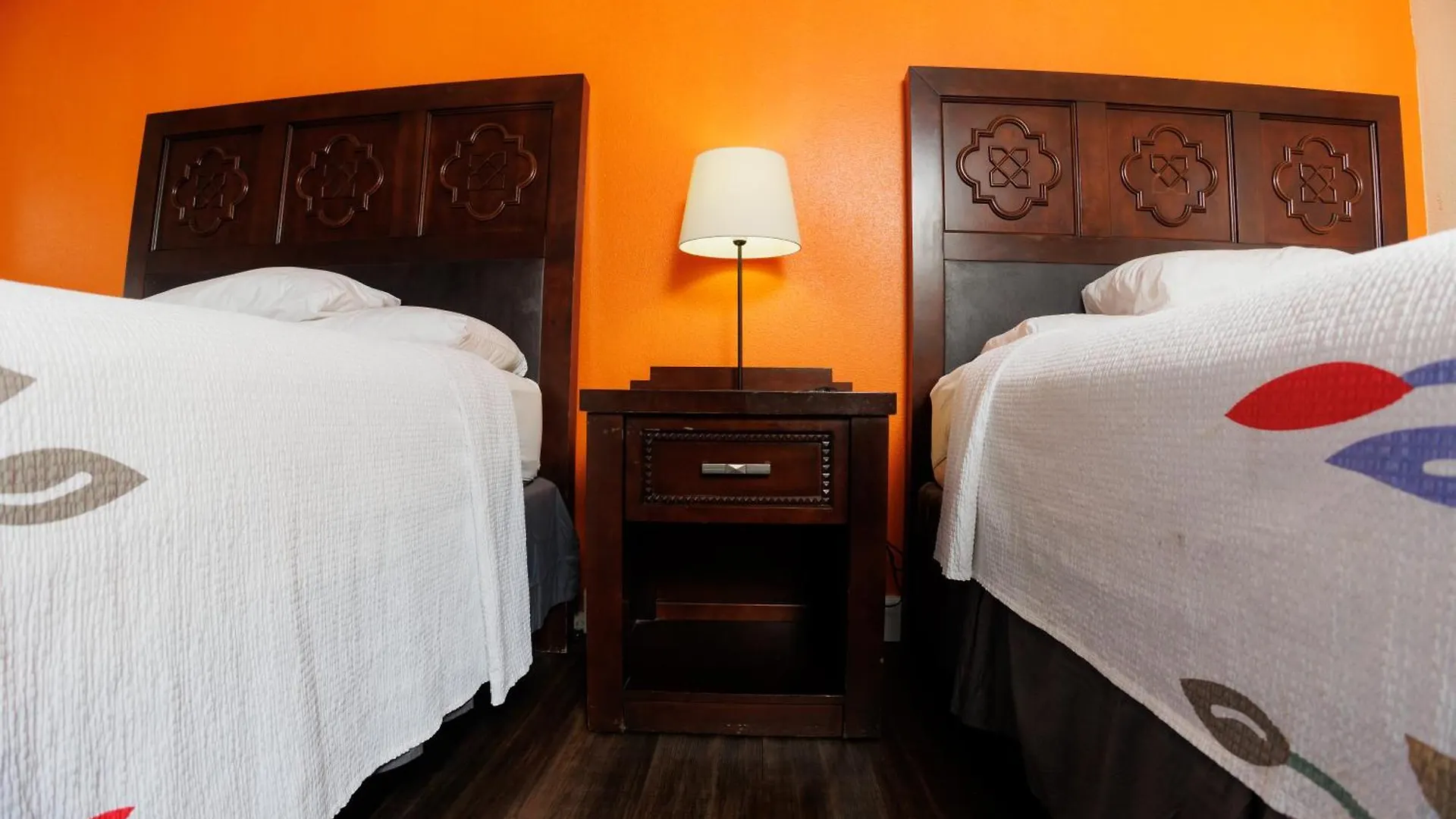 Hotel Garnet & Suites,