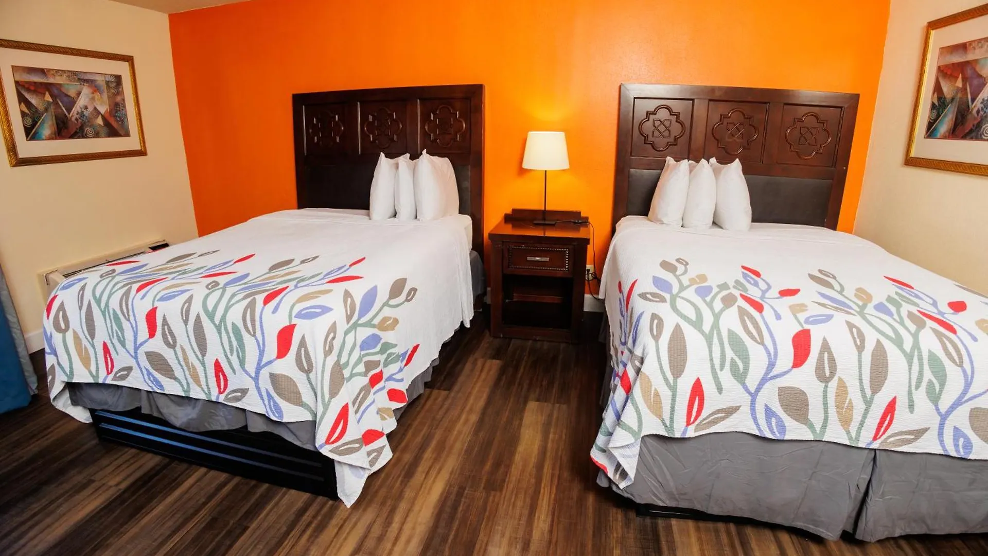 Garnet & Suites,