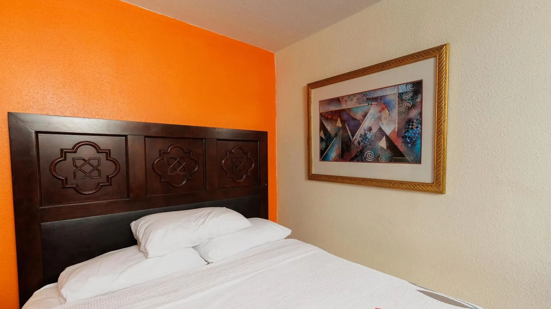 Garnet & Suites,