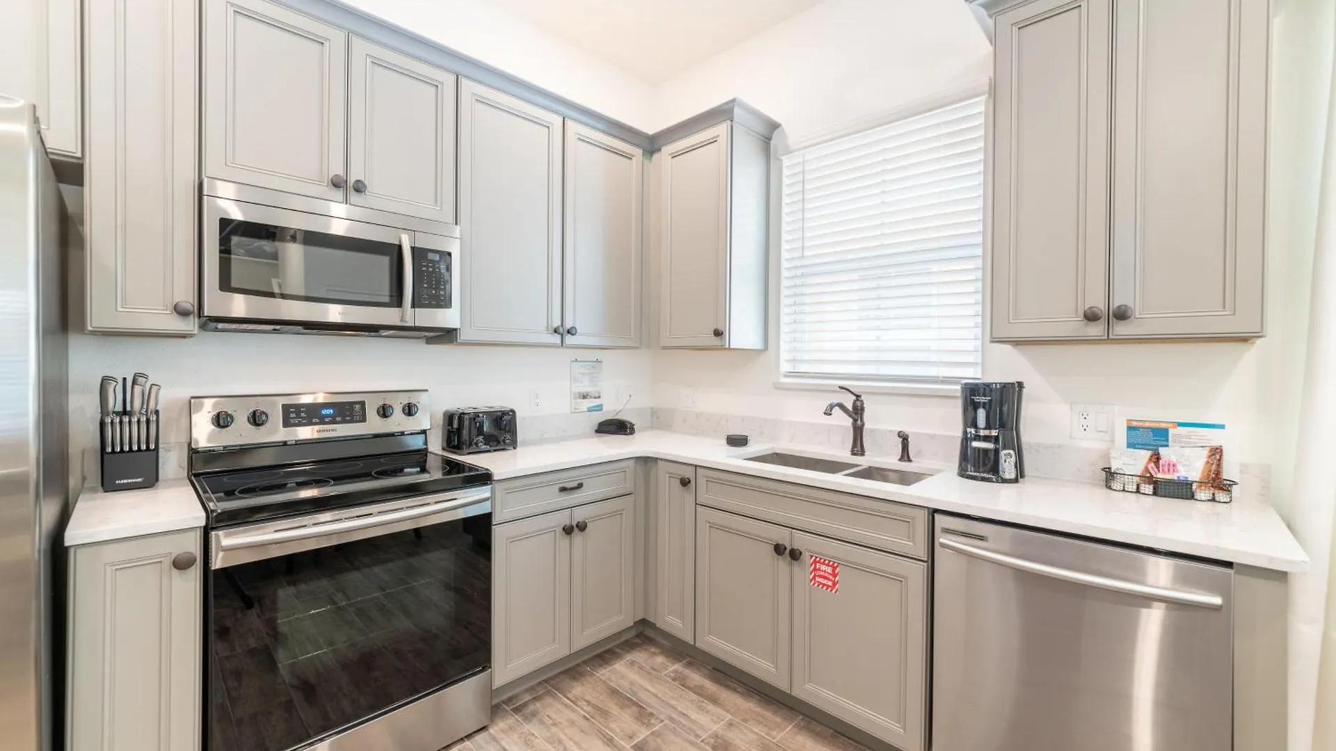 Sunny Yellow Near With Margaritaville Access - 3029sp *