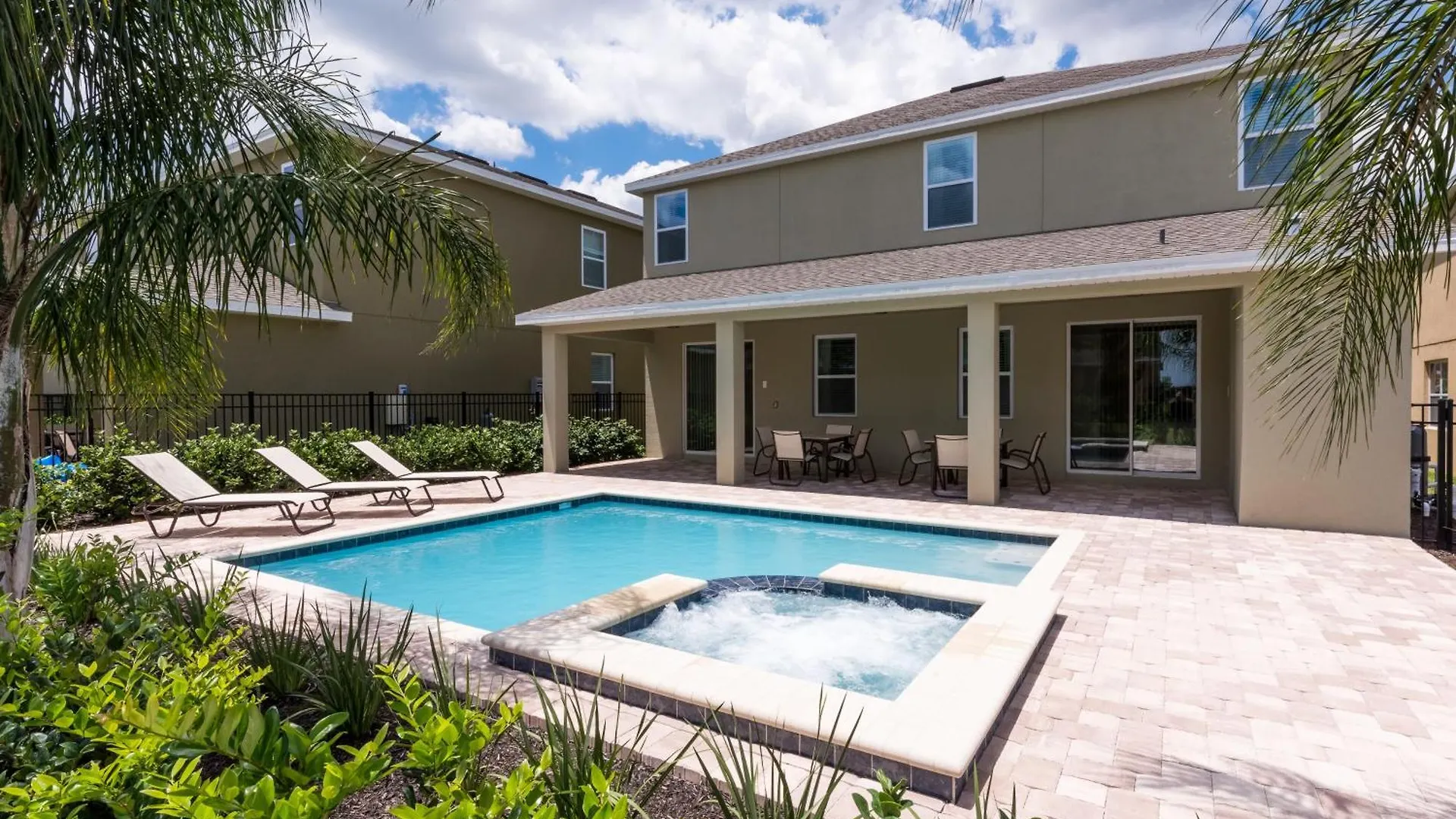 Welcoming Near With Water Park Access By Rentyl - 761l Villa *