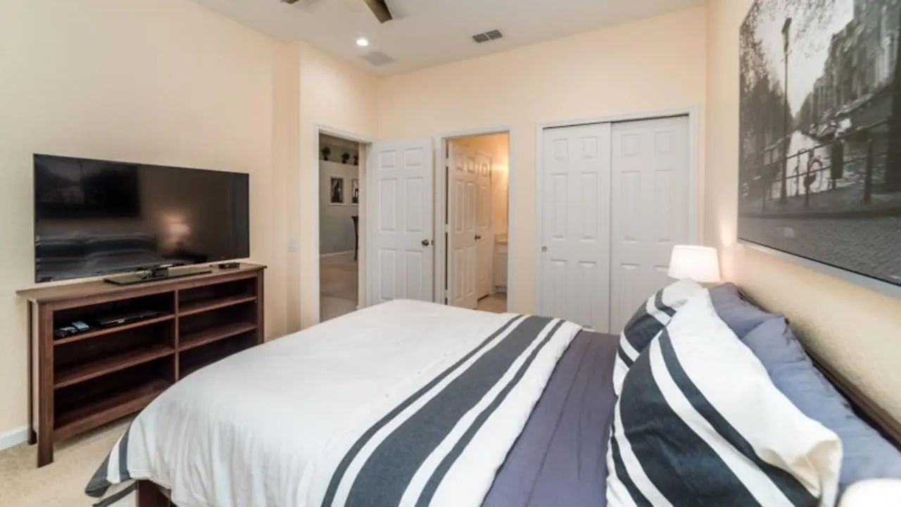 度假居 7705 Comrow Street *