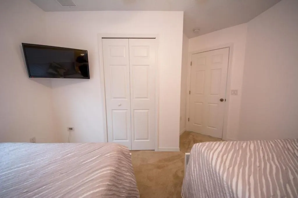 Private Pool And Bunk Beds Plenty Of Room! Townhouse
