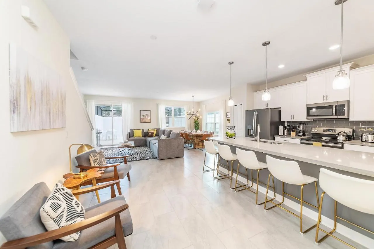 Modern With A Private Pool Near *