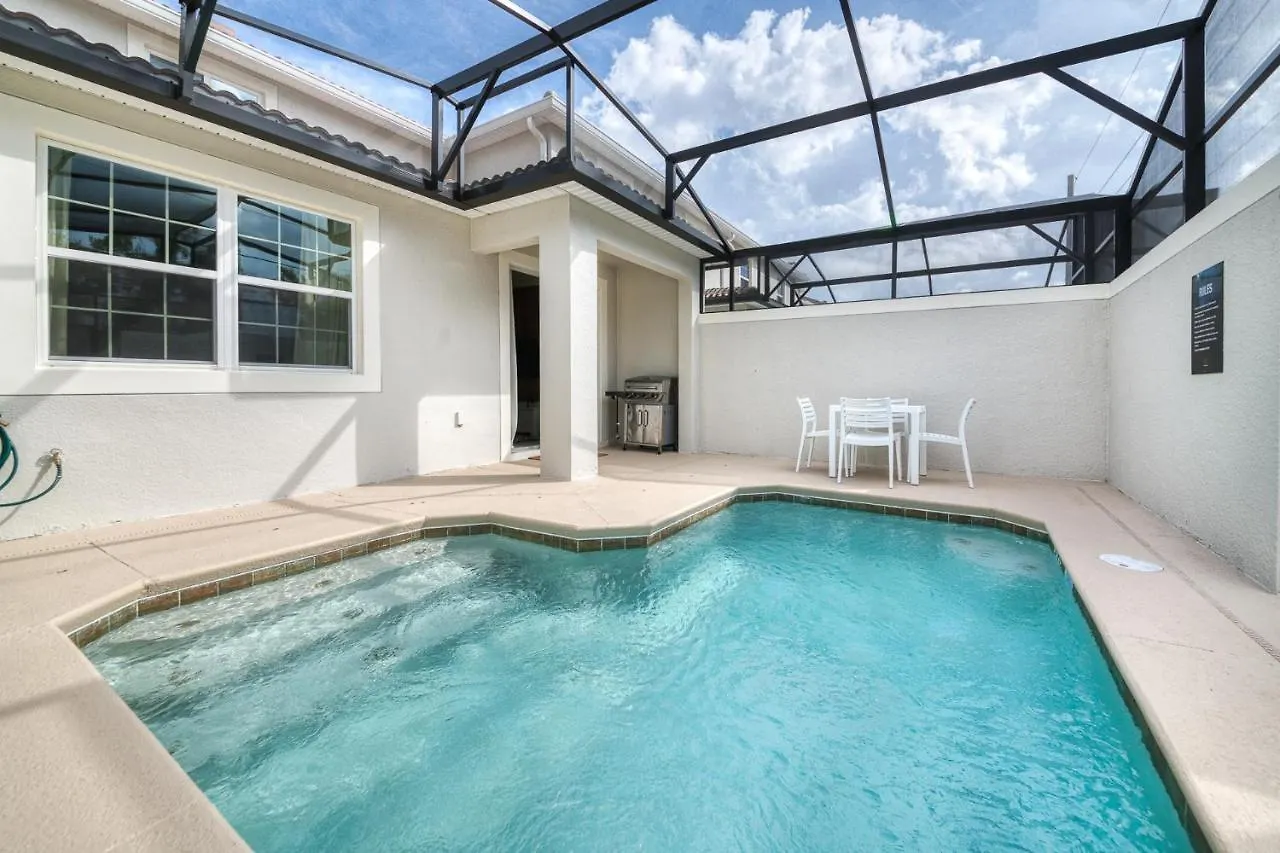 Modern With A Private Pool Near *