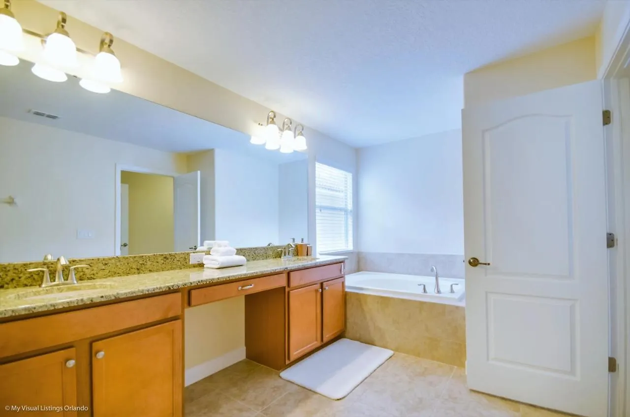 Fantastic 5 Bed 5 Bath With Pool *