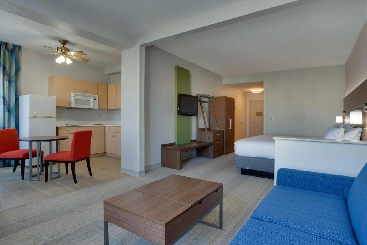 Hotell Holiday Express & International Airport By Ihg