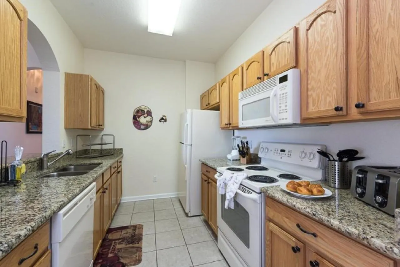 Luxurious - Just 2 Miles From #404 *