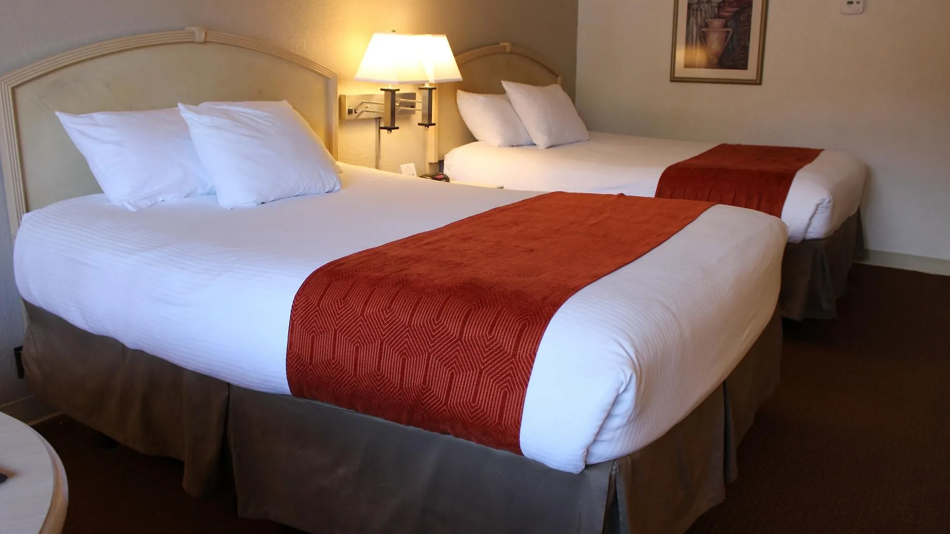 Ramada By Wyndham Kissimmee Gateway - Free Theme Park Shuttle Hotel