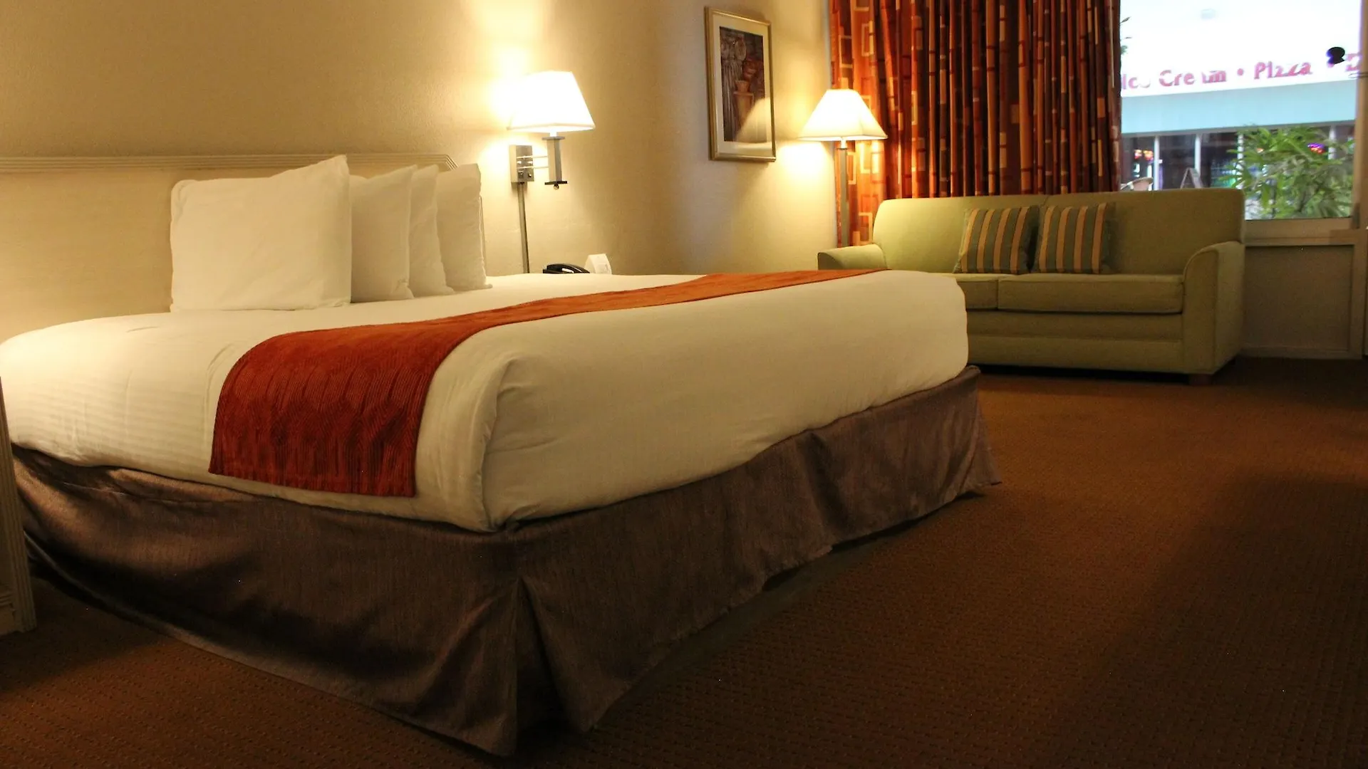 Ramada By Wyndham Kissimmee Gateway - Free Theme Park Shuttle 3*