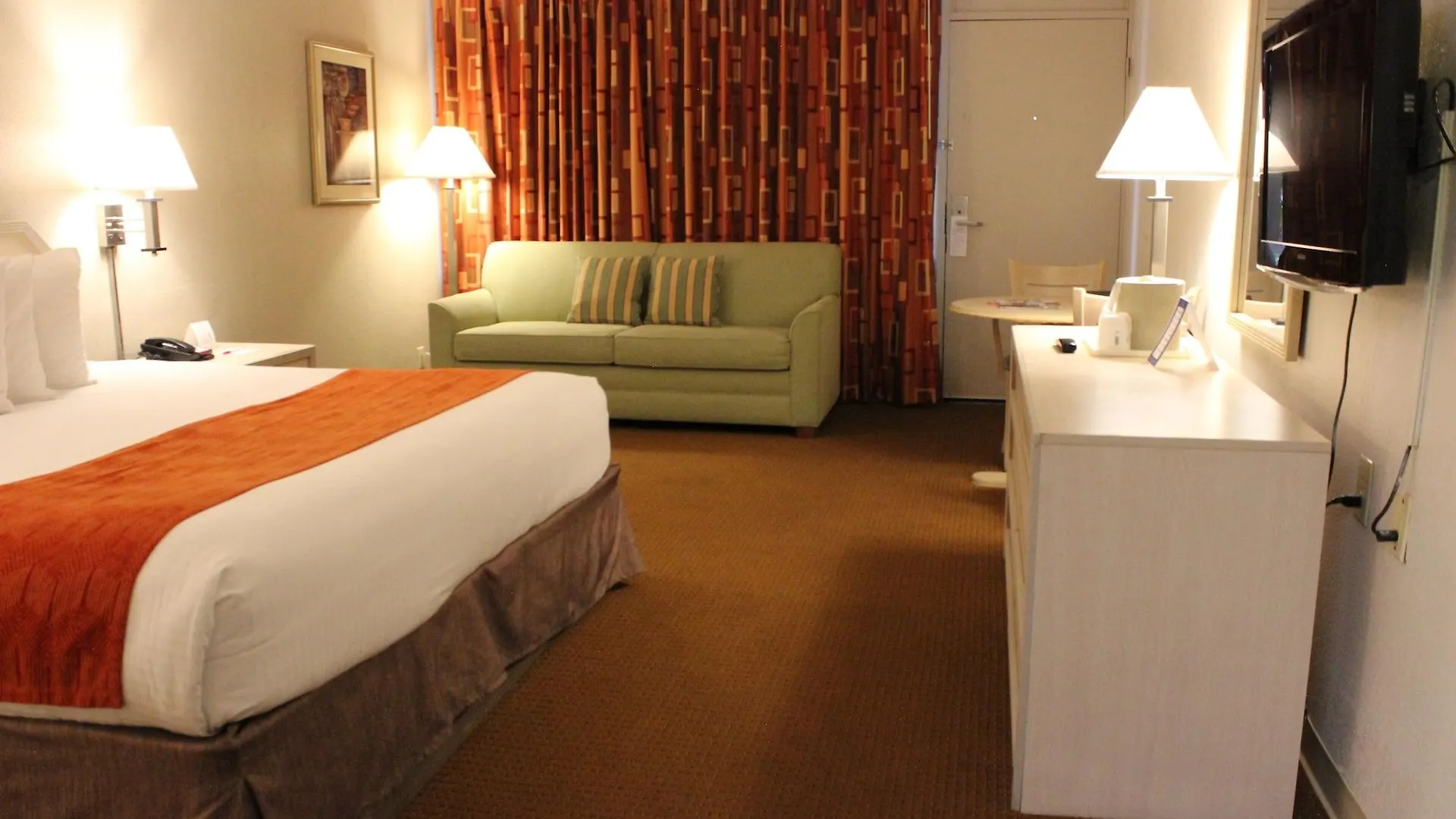 Ramada By Wyndham Kissimmee Gateway - Free Theme Park Shuttle Hotel 3*