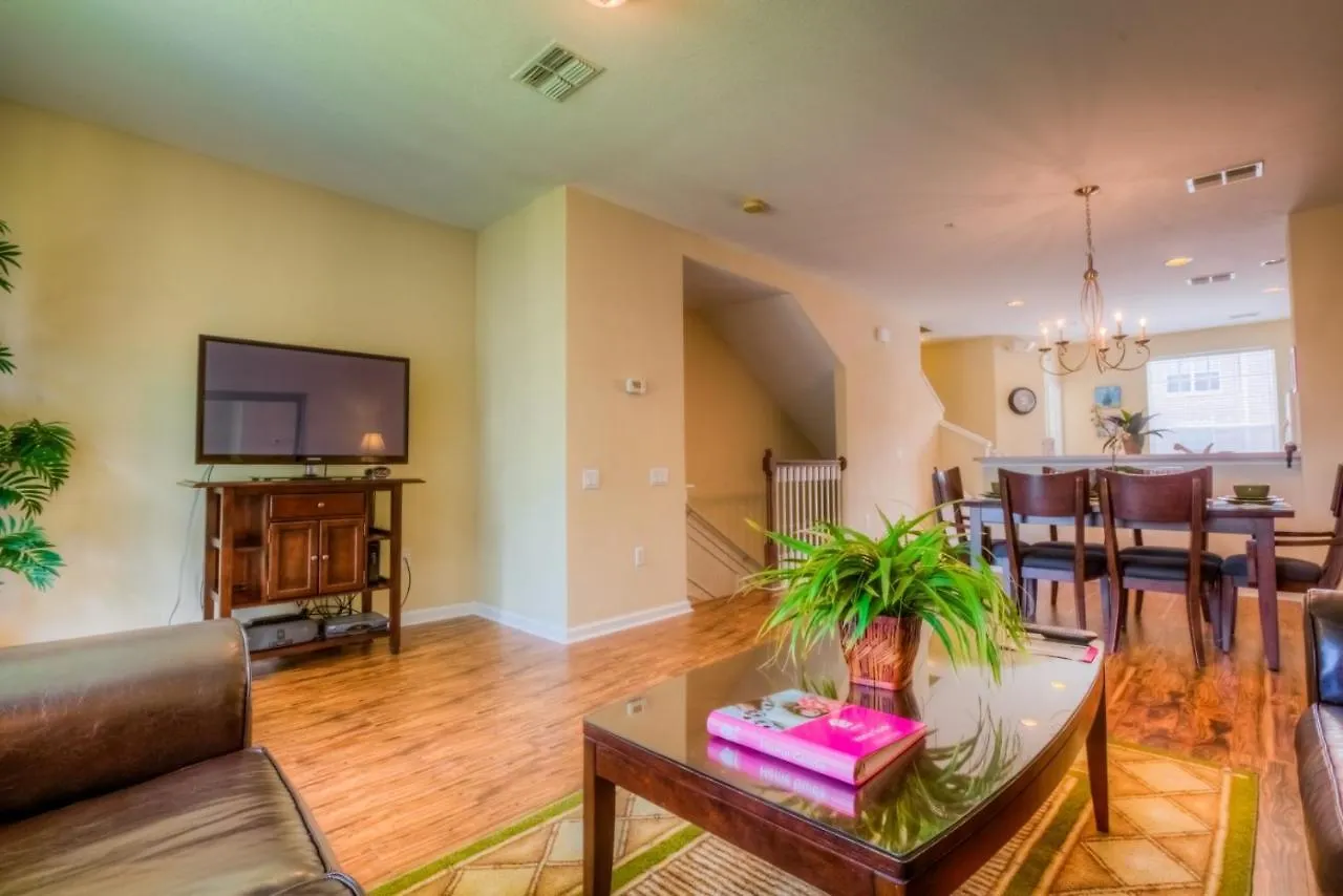 Gorgeous Townhome W Free Access