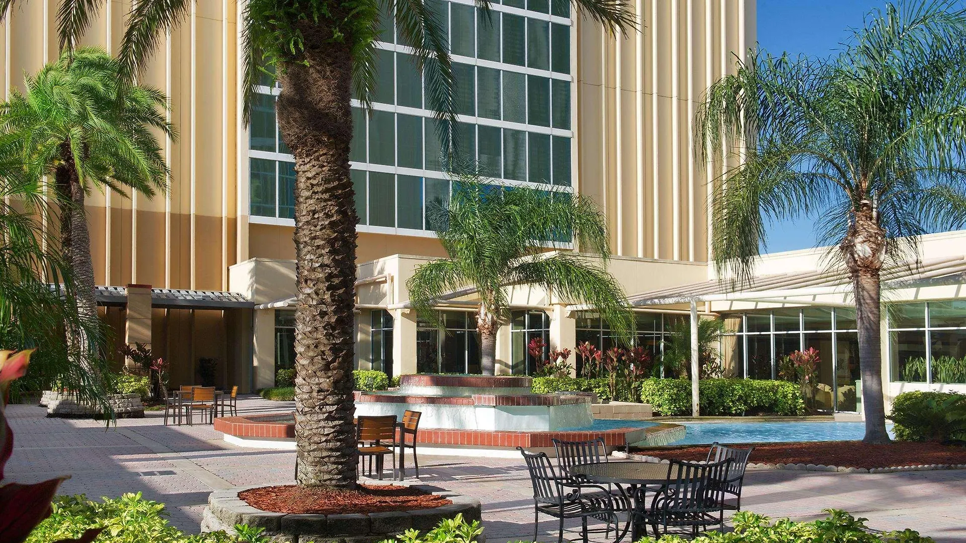 Doubletree By Hilton At The Entrance To Universal Hotel Orlando