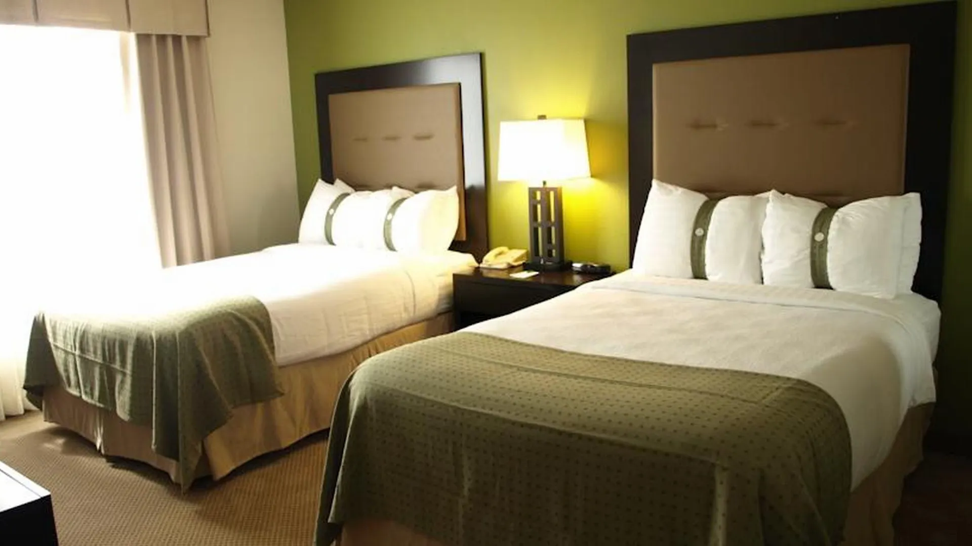 & Across From Universal By Ihg Resort 3*