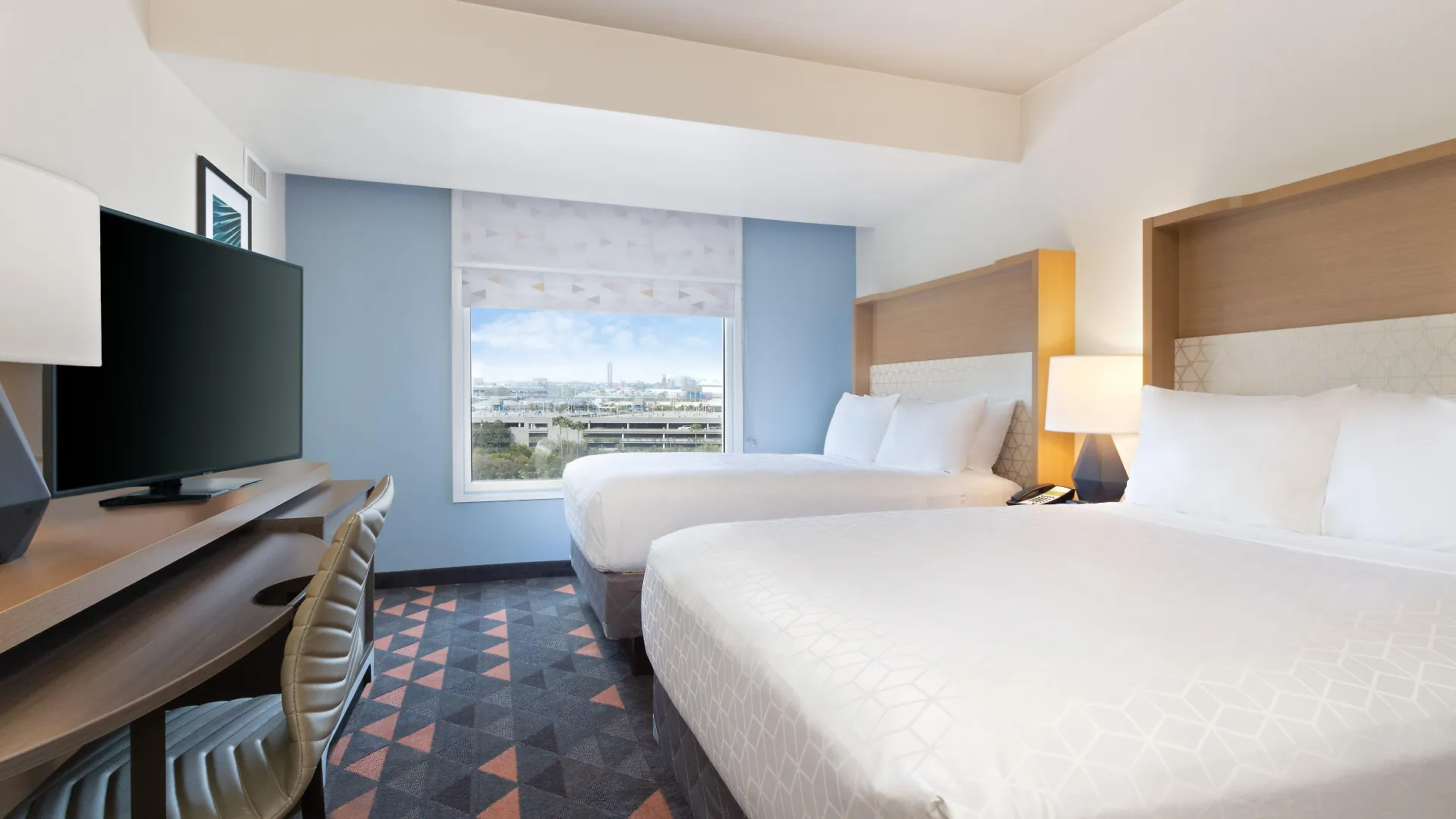 Resort & Across From Universal By Ihg 3*