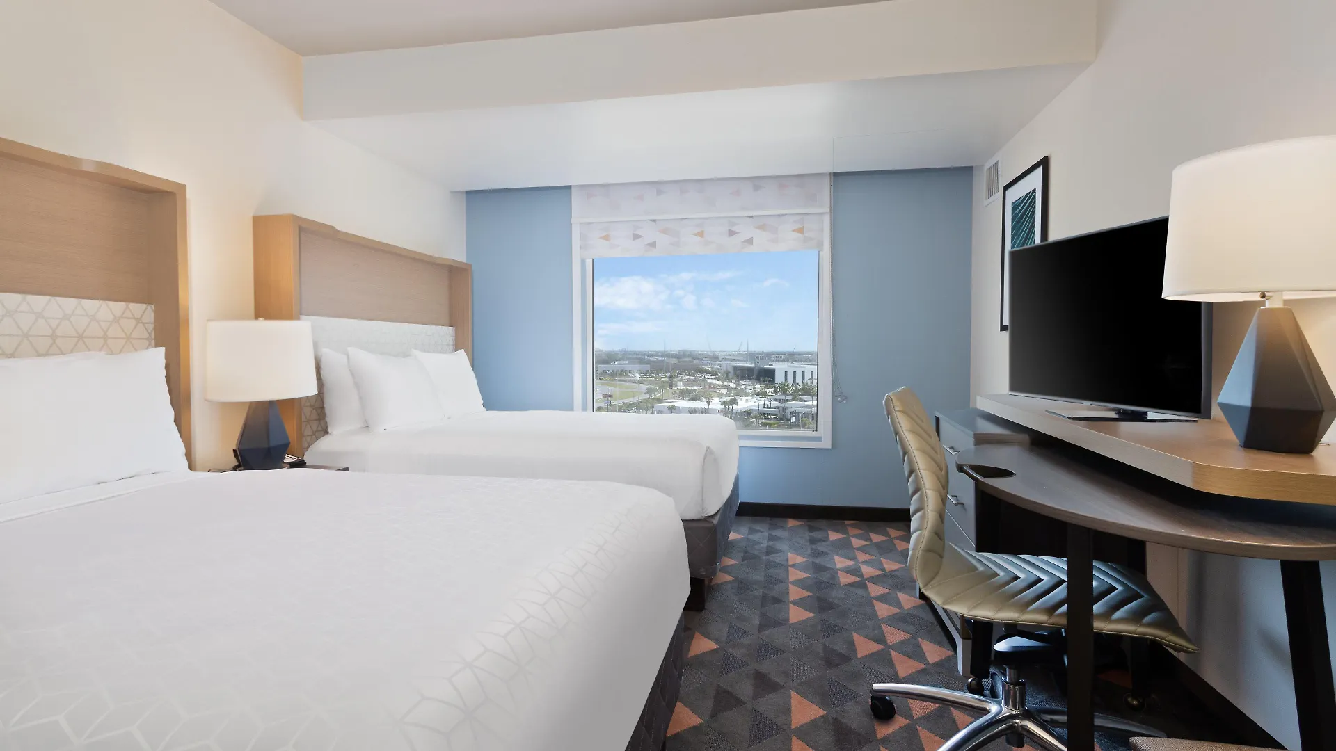 Resort & Across From Universal By Ihg