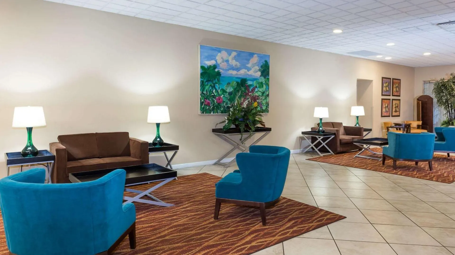 Ramada By Wyndham Kissimmee Gateway - Free Theme Park Shuttle