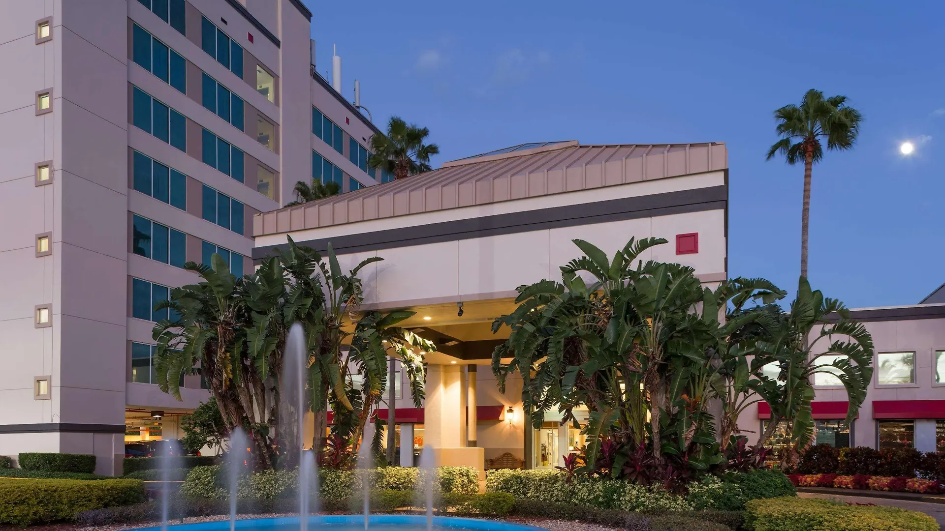 Ramada By Wyndham Kissimmee Gateway - Free Theme Park Shuttle Hotel