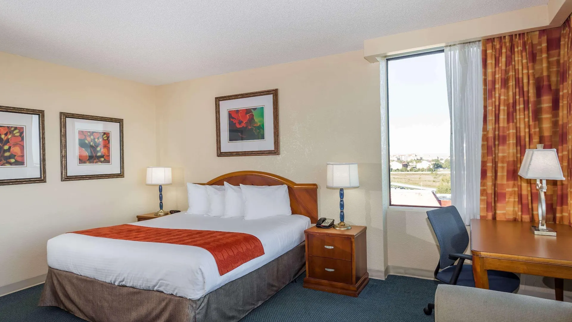 Hotel Ramada By Wyndham Kissimmee Gateway - Free Theme Park Shuttle