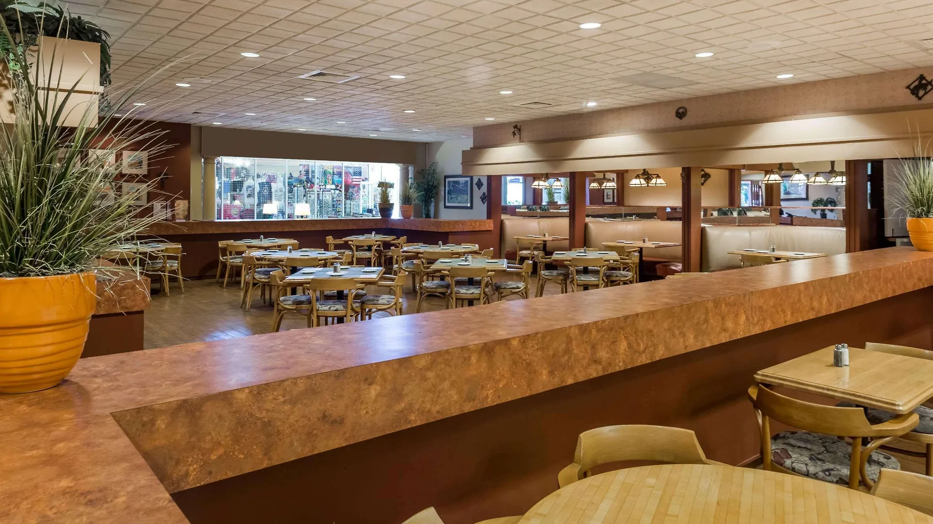Ramada By Wyndham Kissimmee Gateway - Free Theme Park Shuttle