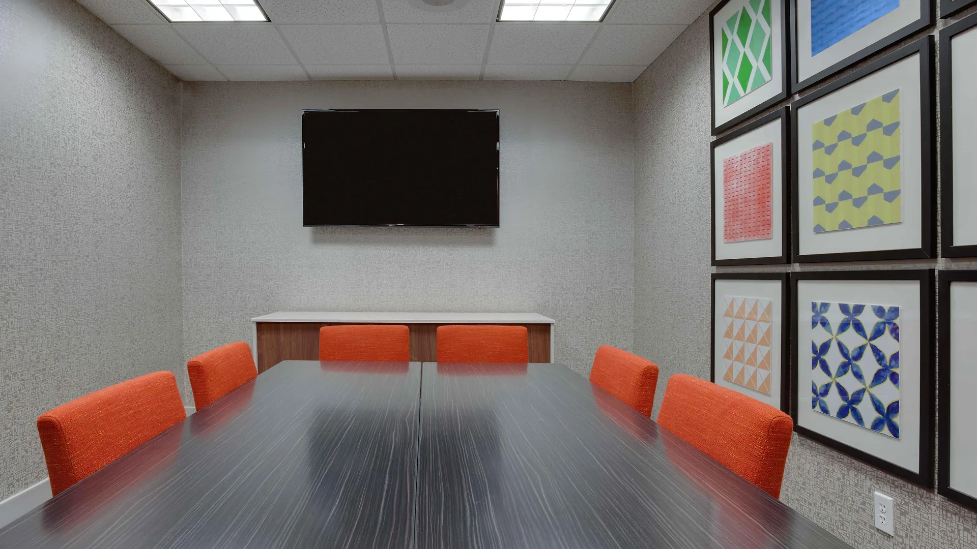 Holiday Express & International Airport By Ihg 2*