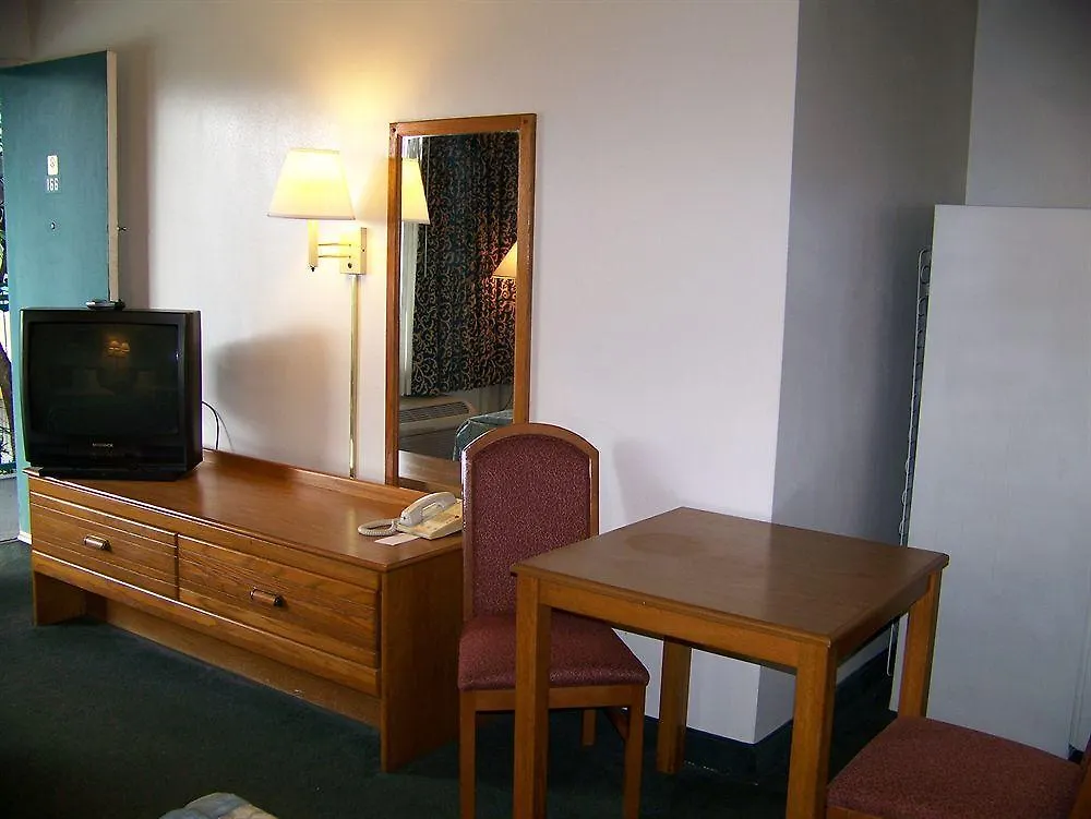 Budget And Suites West 호텔 2*