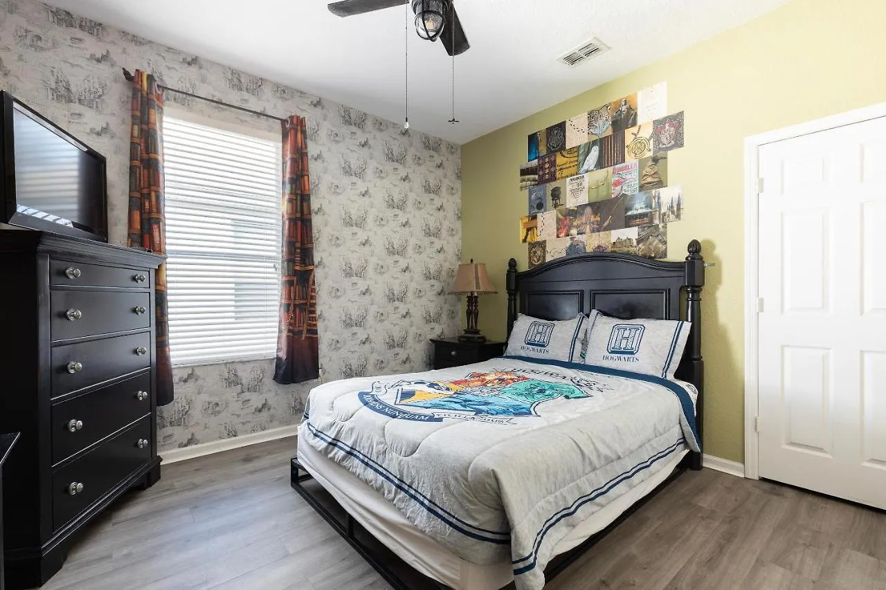 Windsor Hills Resort! 2 Miles To Disney! 6 Bedroom With Private Pool & Сasa de vacaciones